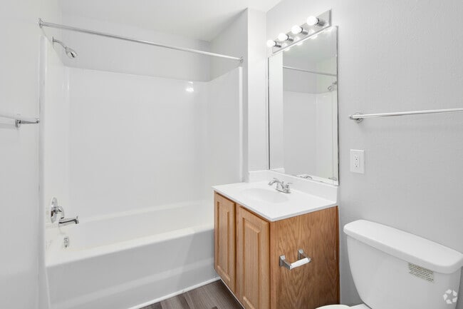 3BR, 2BA - 1,252SF - Bathroom