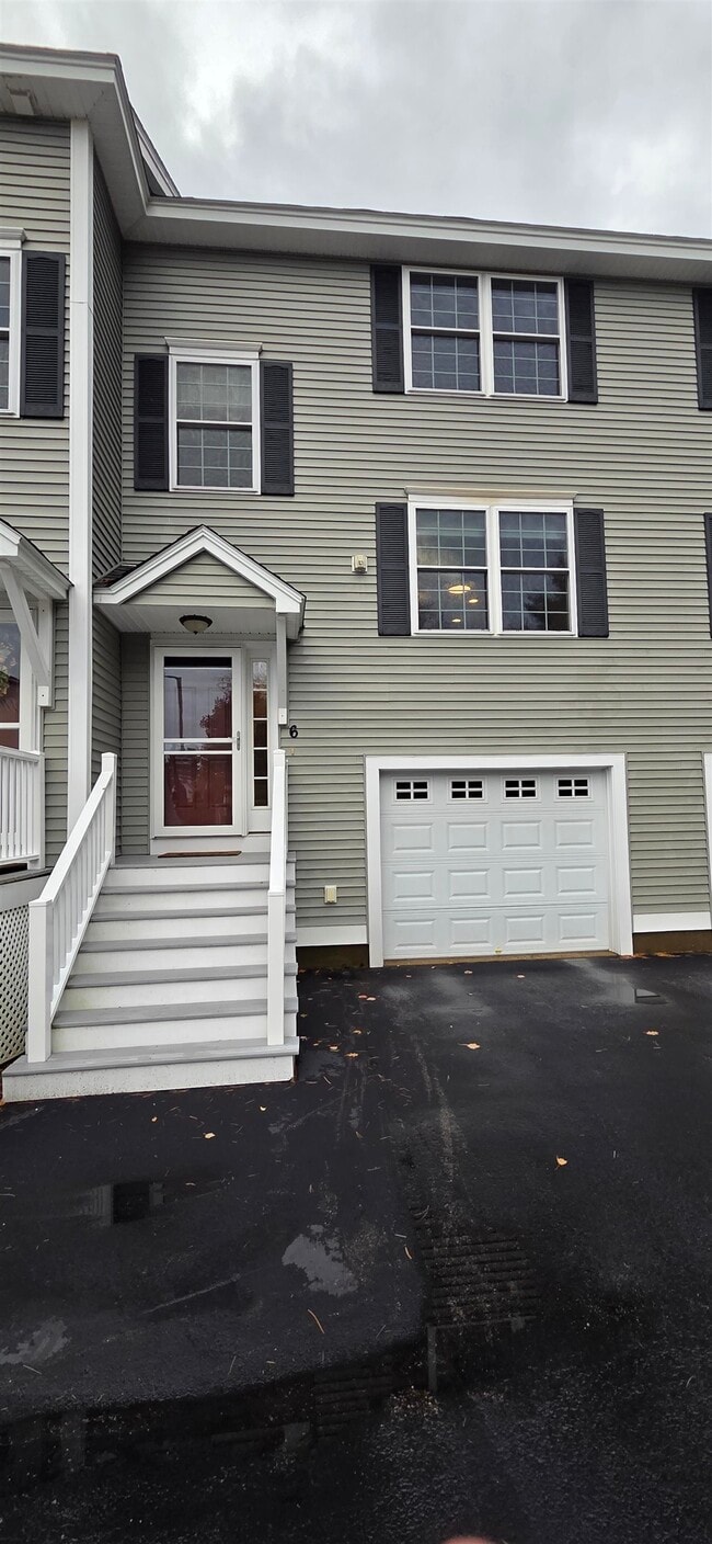 Building Photo - 65 Fordway Extension