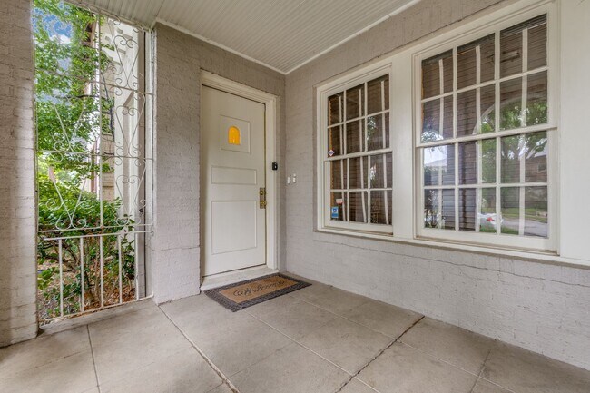 Photo - Hawthorne Duplex and Back House Unidad 4133 Hawthorne