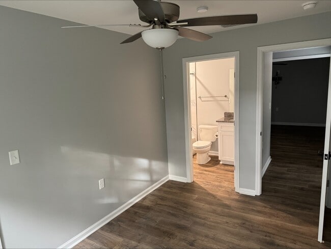 Vista del dormitorio principal - 209 W Ann St