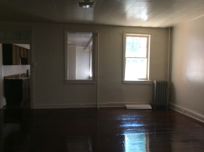 Photo - Spacious 3 Bedroom House, Yard- York City SD