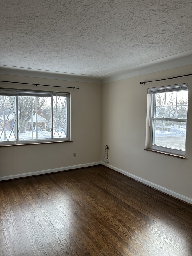 Living Room - 625 South Ft. Thomas Ave Unit 2 West