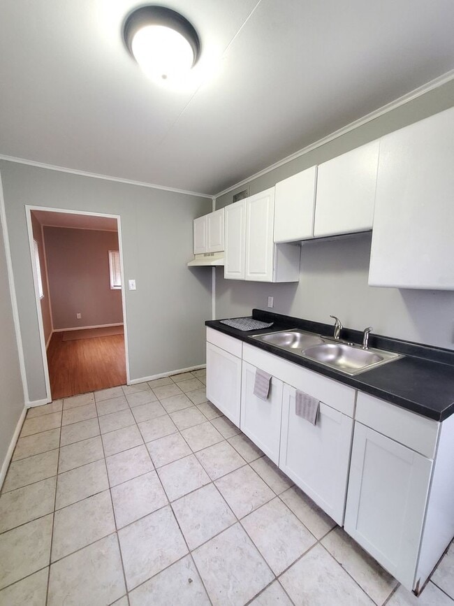 3 BEDROOM SINGLE FAMILY HOME - 3 BEDROOM SINGLE FAMILY HOME