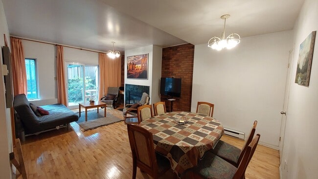 Building Photo - 4558 Rue Berri Unit Berri