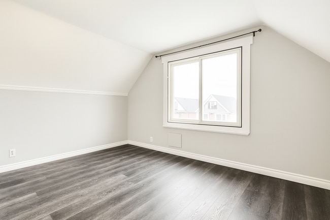 Photo - 18 Barnesdale Ave N Unit 3