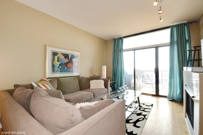 Photo - 3232 N Halsted St Unidad D804