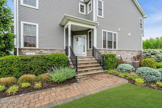 Photo - 47 McCormick Ave N