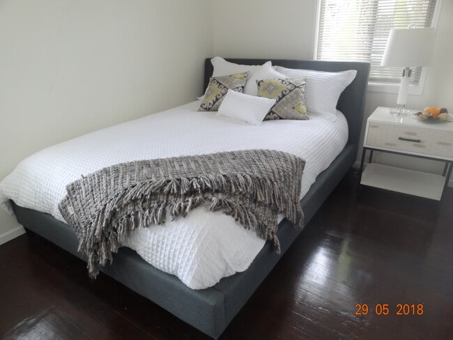 Photo - 623 W Queen St House