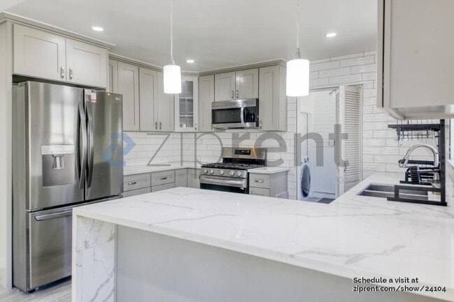 Building Photo - 1301 Prado St