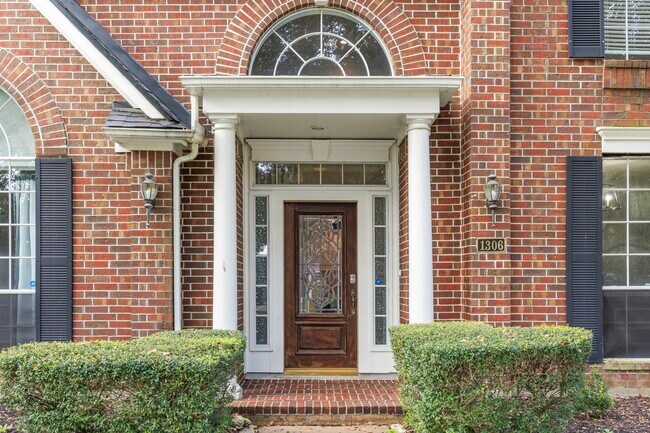 Photo - 1306 Blackthorne Dr