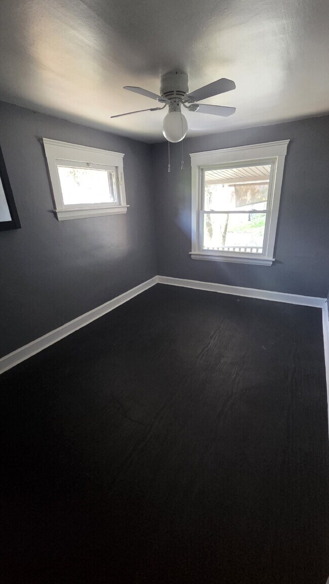 Photo - "2-Bedroom with Air Conditioning!" Unit Up