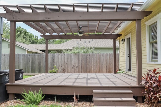 Photo - 220 W 16th St