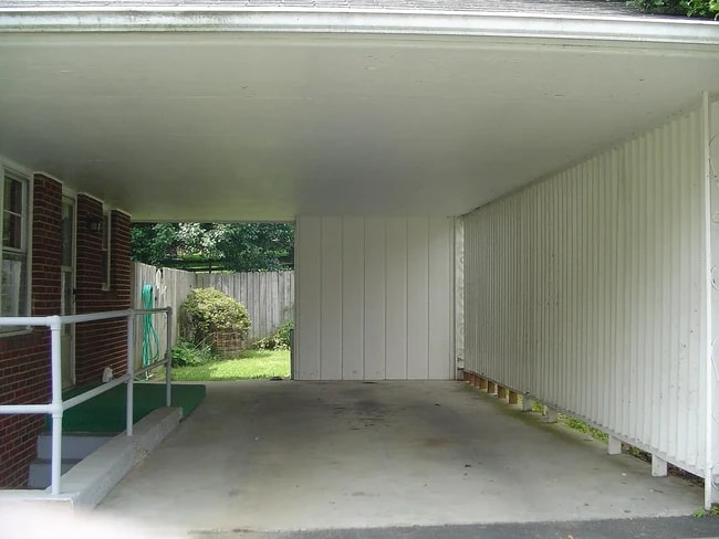 704 McBryde Dr