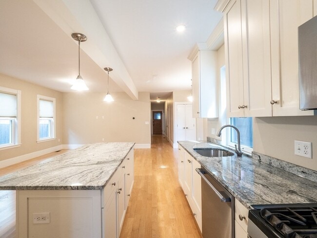 Building Photo - 24 Hall St Unit 1