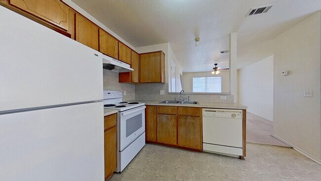 Photo - 2 WEEKS FREE RENT IN A 3 BEDROOM TOWNHOUSE AT $950!