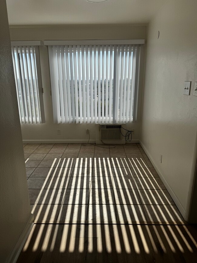 Photo - 1835 Molino Ave Unidad 15