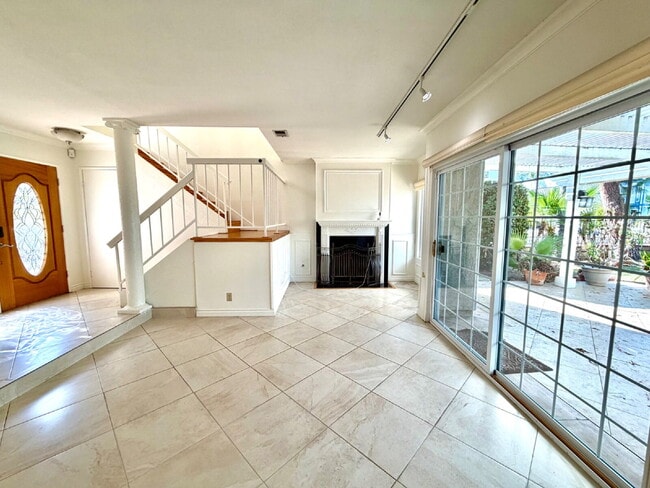 Photo - Great location in Lake Forest!