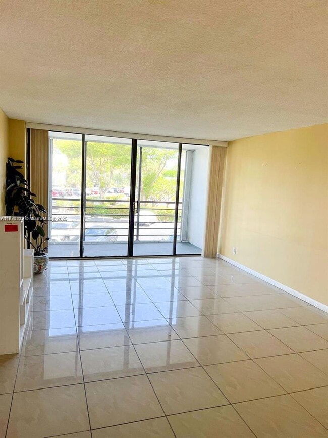 Photo - 20400 W Country Club Dr Unit 217