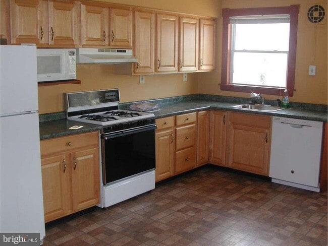 Photo - 358 Krams Ave