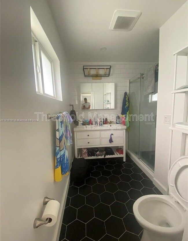 Photo - 6910 SW 64th Ave