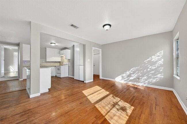 Building Photo - 6127 Beldart St