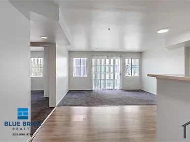 Building Photo - 15231 Sherman Way Unit 306