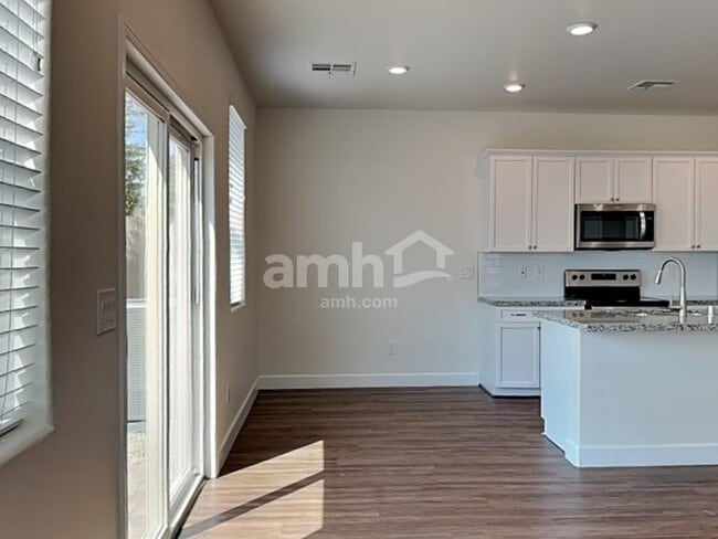 Photo - 1521 Golden Hour Ave