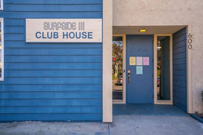 Building Photo - Three minutes from the beach! Rental