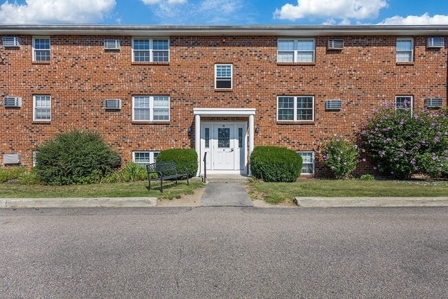 Building Photo - 91 Pleasant St Unit C11