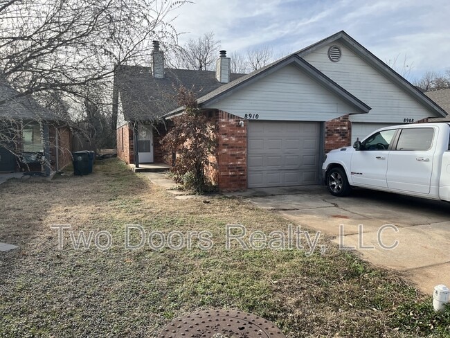 Building Photo - 8910 Oak Valley Dr