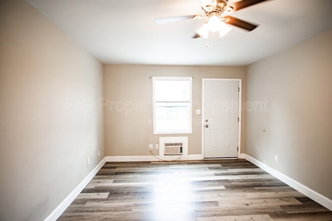 Photo - 2311 Holbrook Dr Unit 4