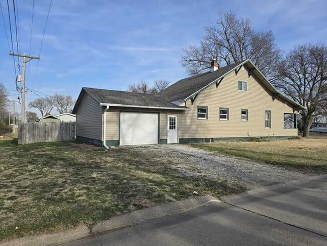 Photo - 312 W 9th St