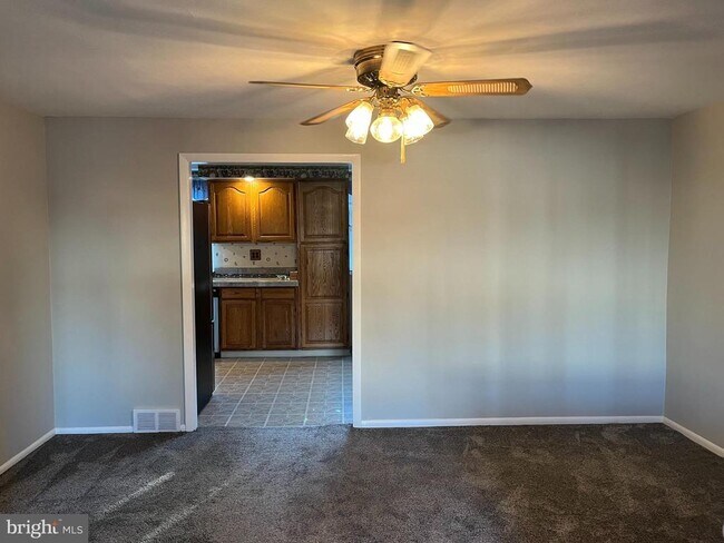 Photo - 4417 Crossland Rd