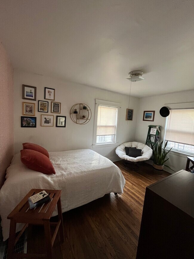 Main bedroom - 2671 E 128th St Apartments Unit 2