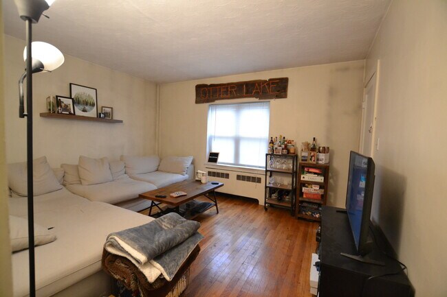 Building Photo - 20 Brock St Unit 2 Rental