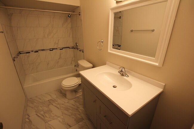 Baño - 1080 N Campbell Rd Unidad #4