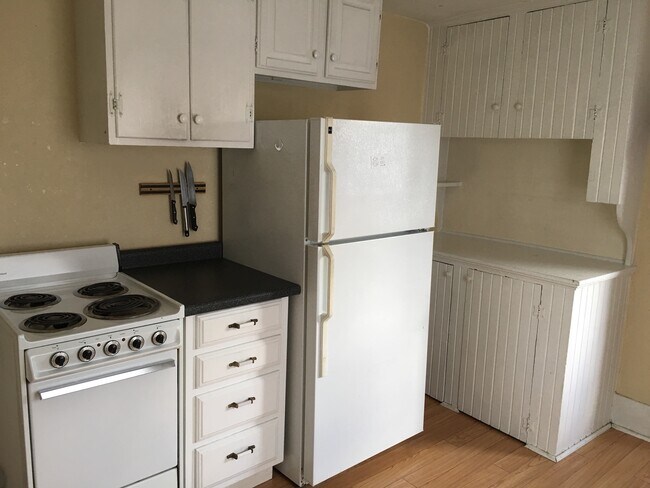 111 Maple St Unit 4