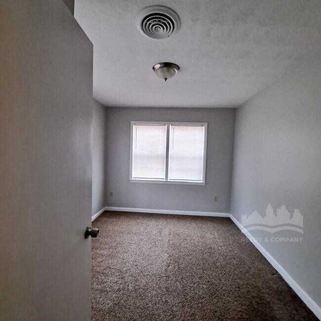 Photo - 3743 Lakehurst Dr