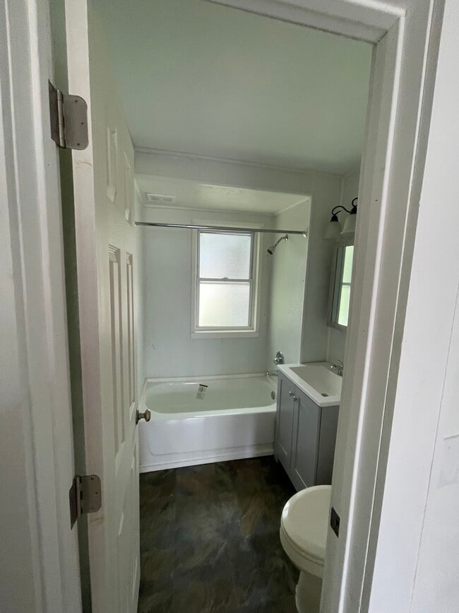 Building Photo - 3610 E 139th St