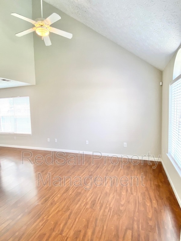 Photo - 308 Jacks Pl