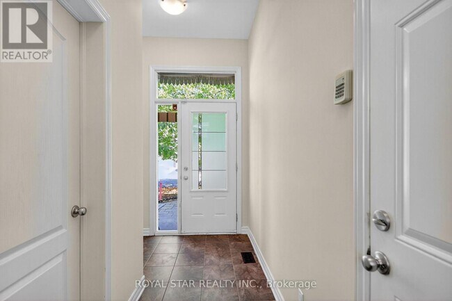 Photo - 272 Broxburn Crescent