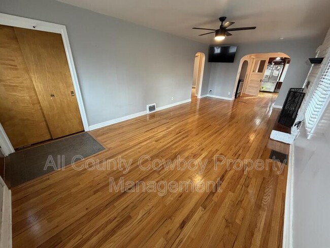 Photo - 209 E 2nd Ave