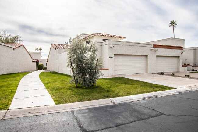 Available! Beautiful fully furnished/equipped 3BR patio home.