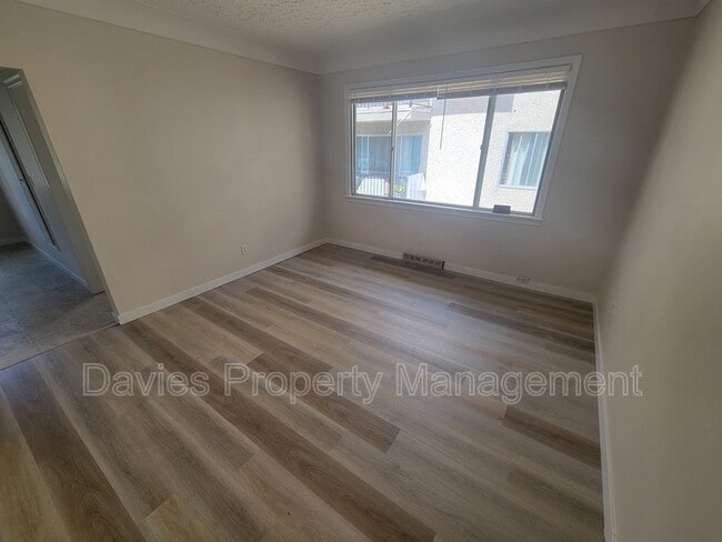 Photo - 10976-10124 124 St Unit #2