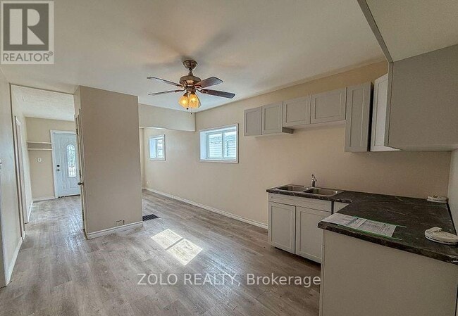 Photo - 309 Cedar St N