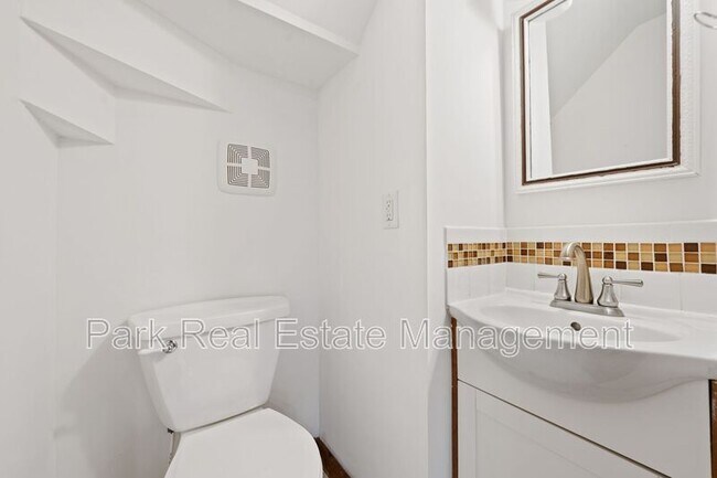 Photo - 205 W Poplar Ave Unit E