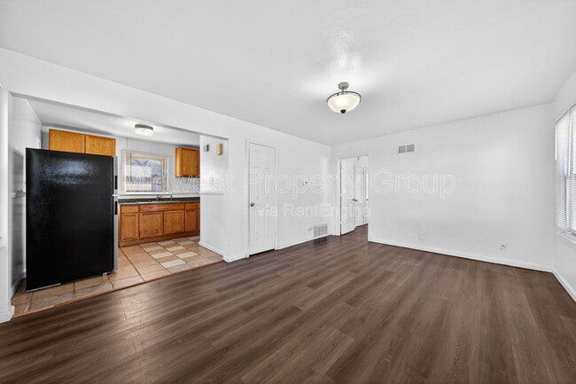 Photo - 334 Mueller Ave