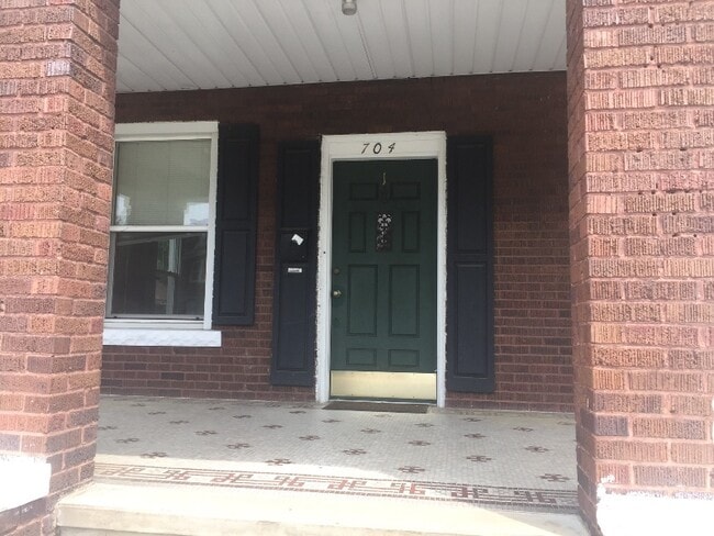 Photo - 704 10th Ave