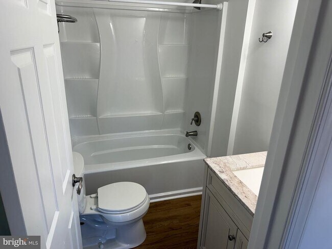 Photo - 946 Chesney Ln