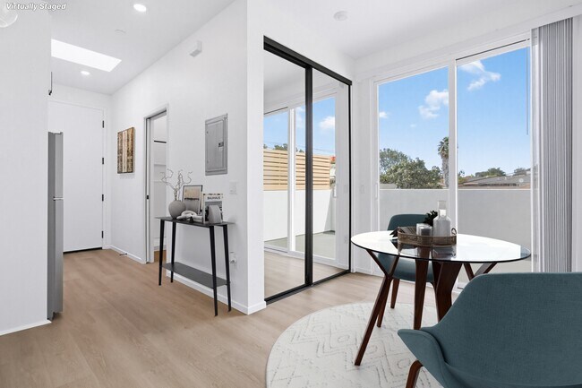 Photo - 3042-3044 J St Unit 205